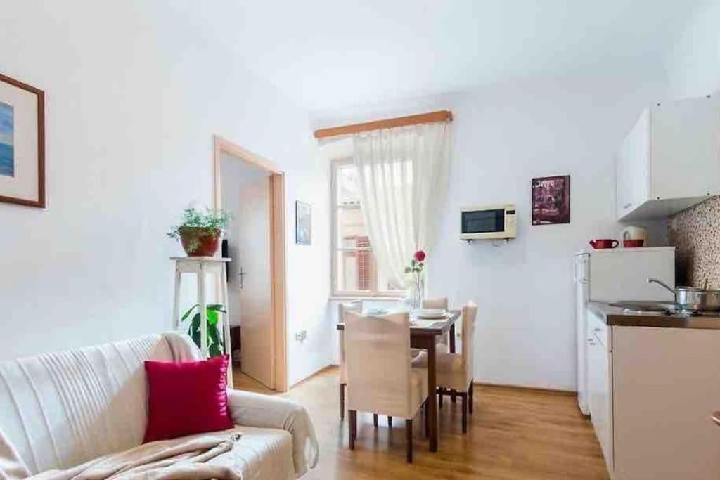 Vintage Pula Apartment Екстериор снимка
